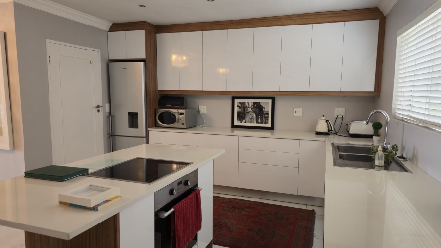 To Let 2 Bedroom Property for Rent in Bantry Bay Western Cape
